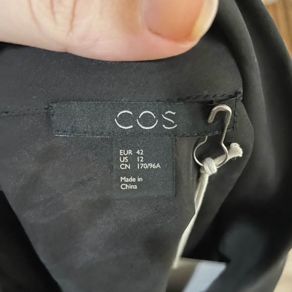 NWT COS 100% Silk Black Longsleeve Blouse w Back Button Detail Drapey Size 12 - Picture 4 of 7